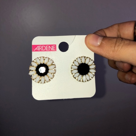Ardene earrings - Picture 2 of 5